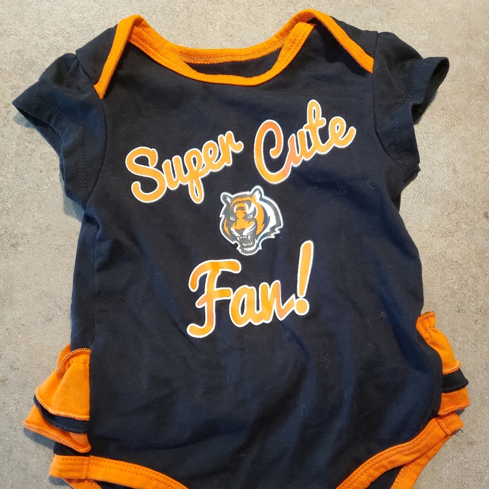 Cincinnati Bengals onesie 6-9 month